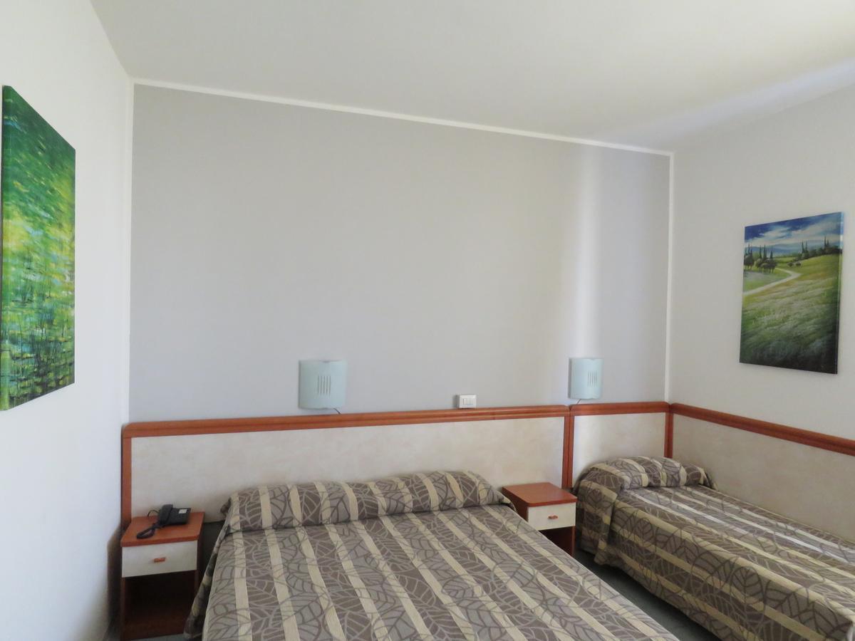 Hotel Marta ฟอร์ลี ภายนอก รูปภาพ