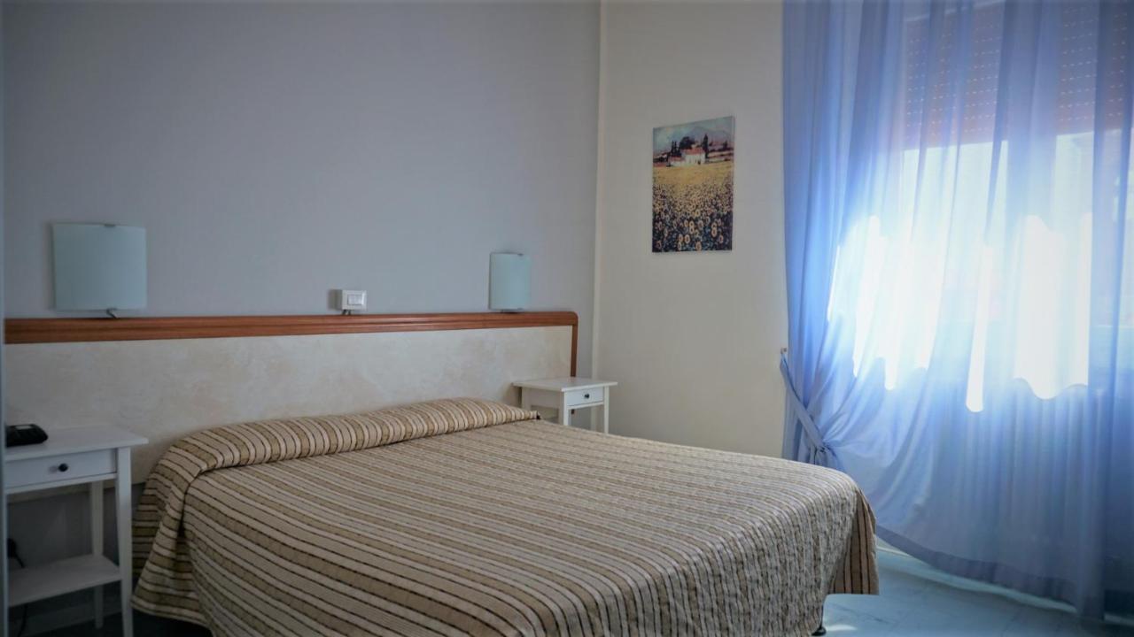 Hotel Marta ฟอร์ลี ภายนอก รูปภาพ
